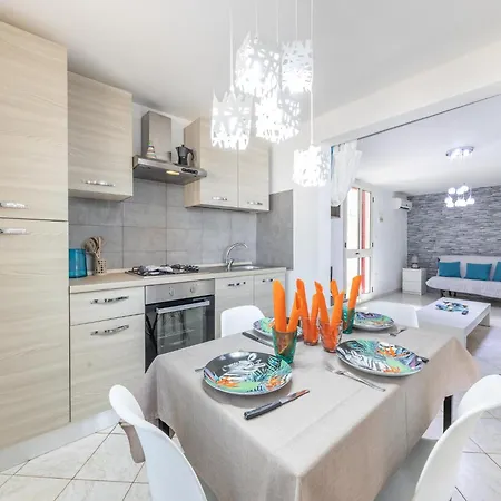 Seaside Modern For 8 *