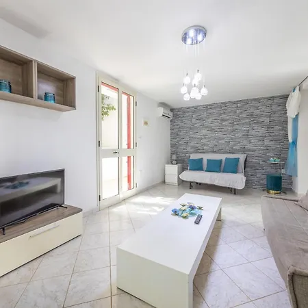 Seaside Modern For 8 *
