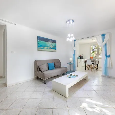 Seaside Modern For 8